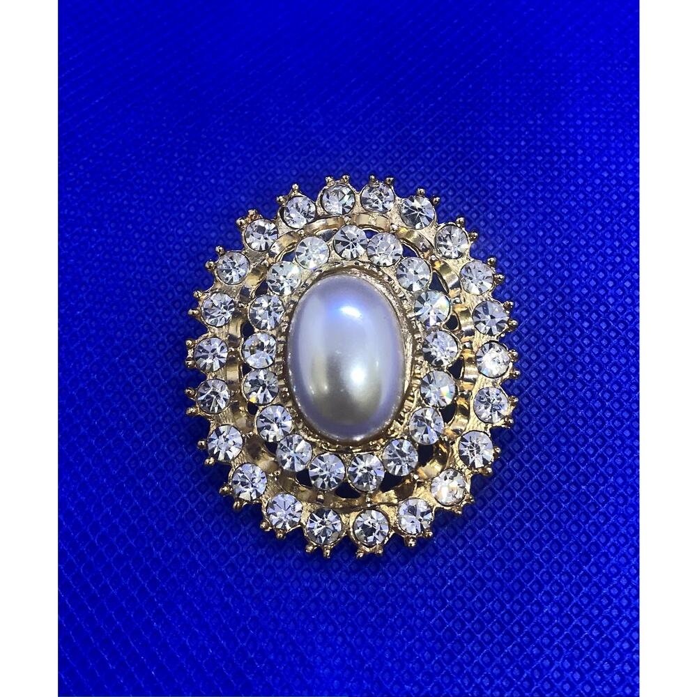 Gold-tone Pearl and Cz Pin
